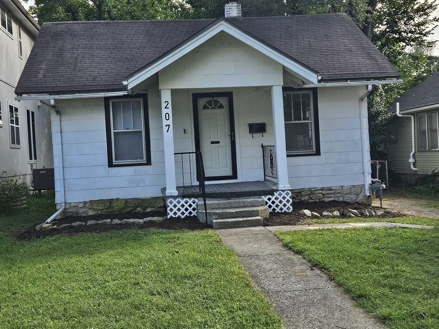 2 bed, 528 sqft, $1,200 — Photo 1