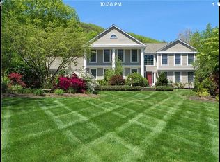 126 Roaring Brook Dr, Southington, CT 06489