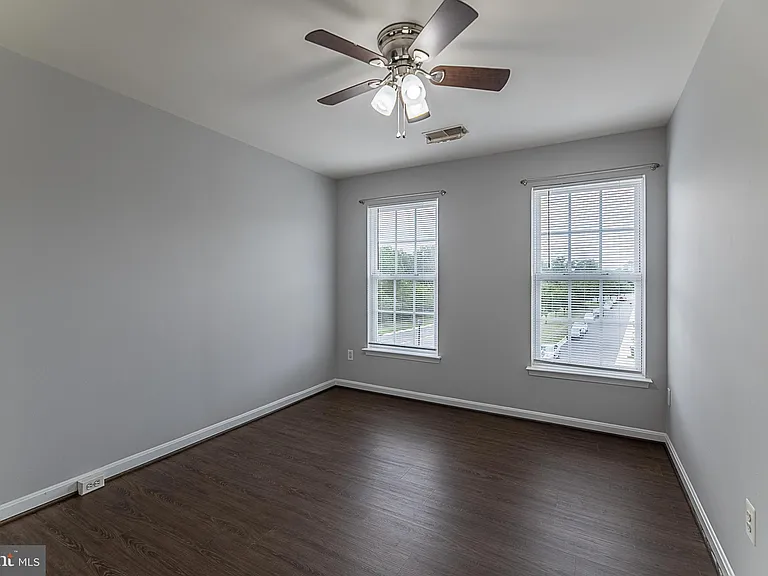 24635 Kings Canyon Sq — Photo 49