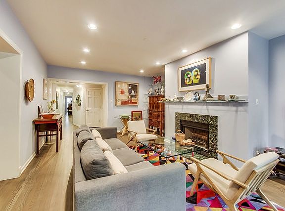 4th image of 910 W Ainslie St APT 3W