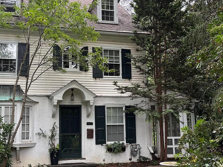 1121 Spring Grove Ave — Photo 3
