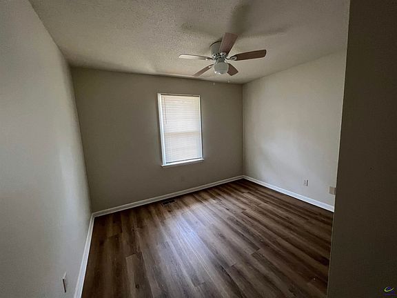 5th image of 210 Westwood Dr