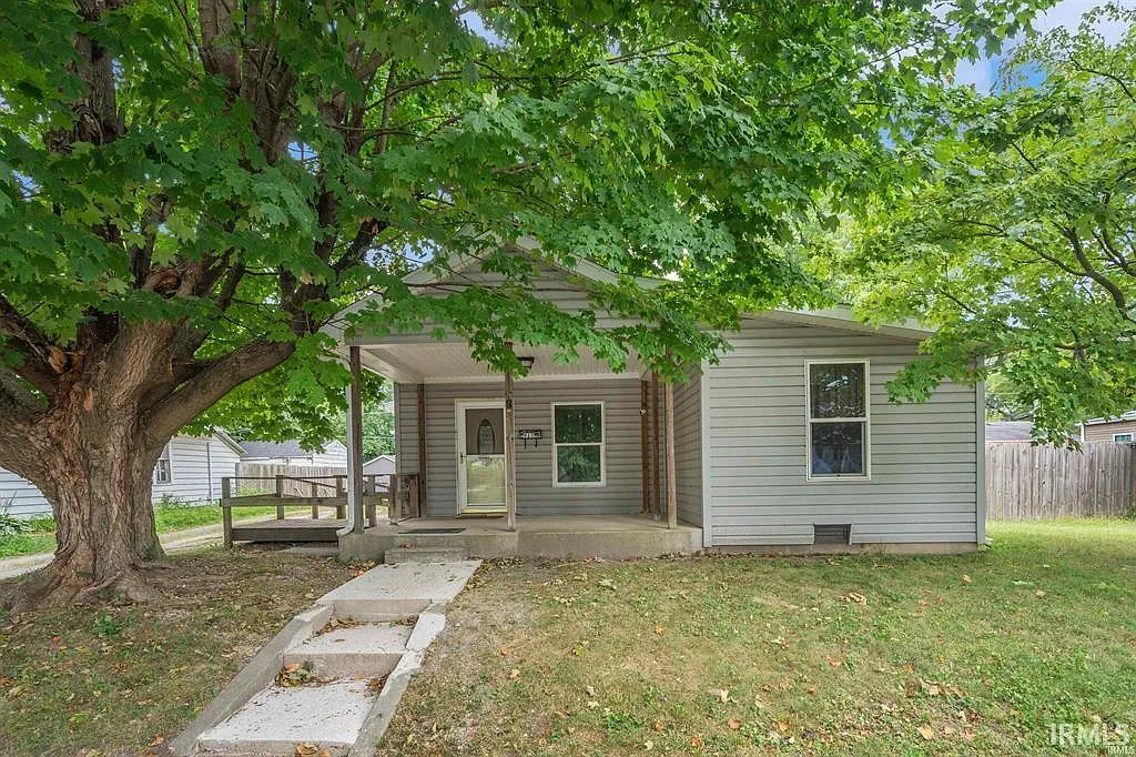 4 bed, 2.0 bath, 1919 sqft, $1,400 — Photo 1