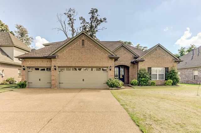 1st image of 220 Running Brook Ln
