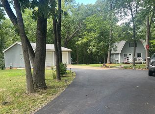 55 Indian Hills Dr, Putnam, IL