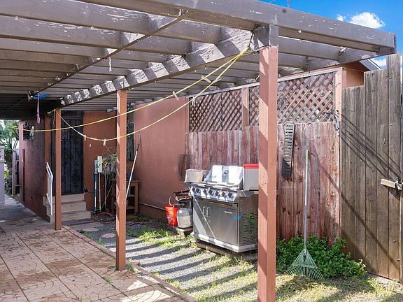 5th image of 3184 Valle Ave