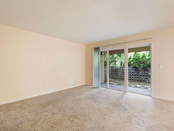2nd image of 10615 NE Weidler St APT 10