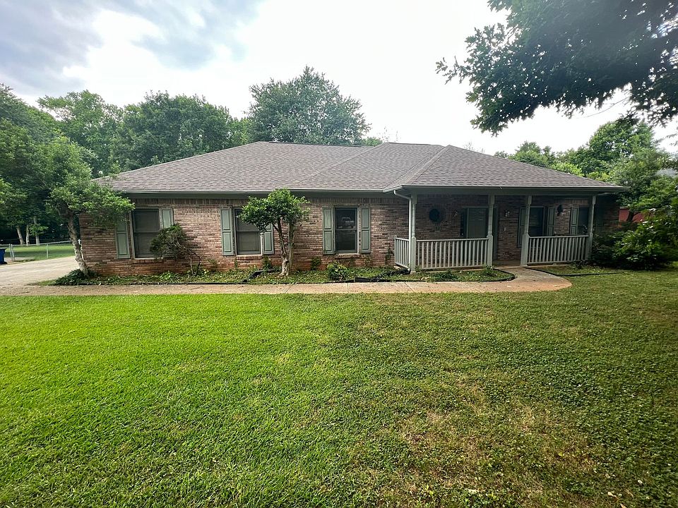 1st image of 102 Golden Oak Dr