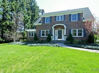 123 Ravine Forest Dr, Lake Bluff, IL 60044