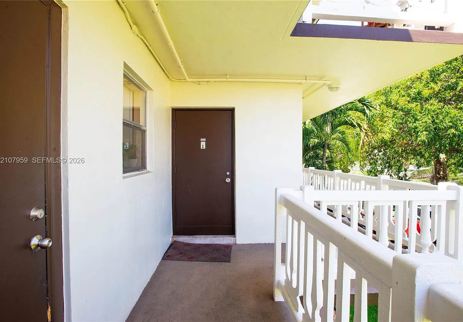 Crystal House Condo — Photo 2