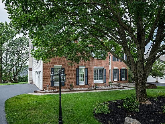 4th image of 821 Williamsburg Blvd