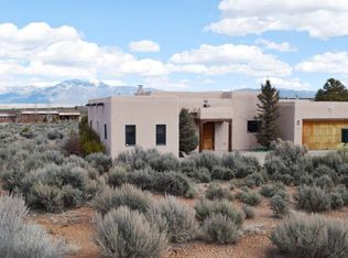 19 Rahill Rd, Ranchos De Taos, NM 87557