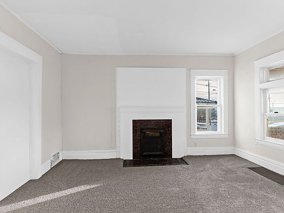 3rd image of 826 Michigan Ave