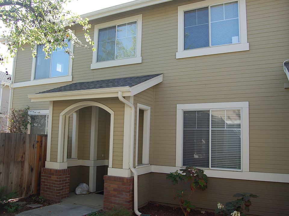 1st image of 366 Maeve Ct