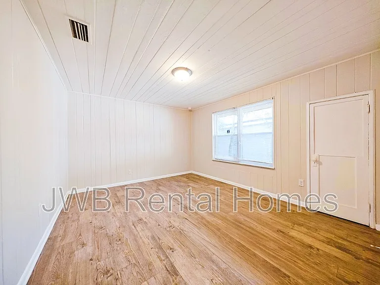 455 W 58th St — Photo 8