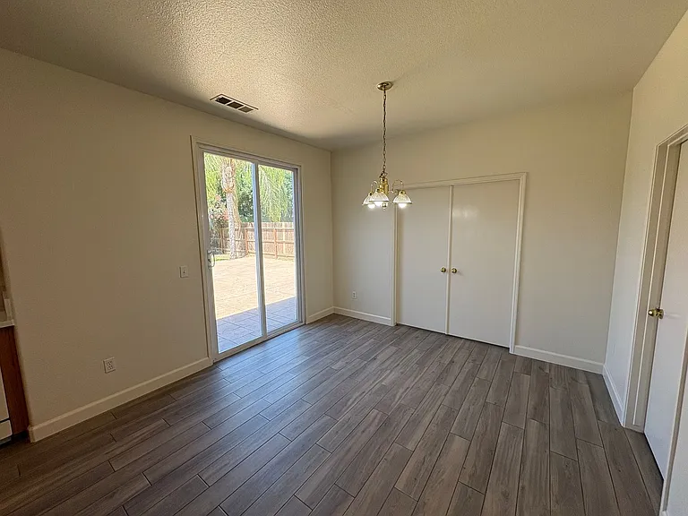 722 W James Ct — Photo 29
