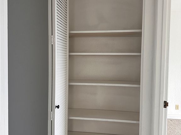 3rd image of 90 Lyford Dr APT 1