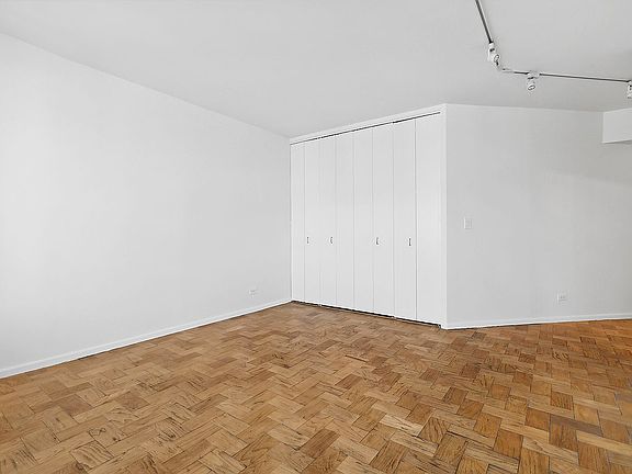 4th image of 455 E 86th St APT 19D