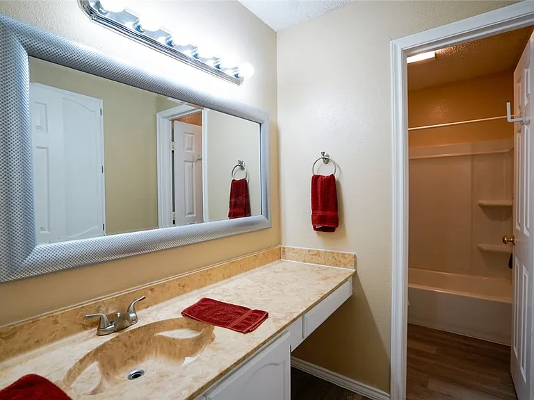 6702 Everhart Rd E #102 — Photo 9