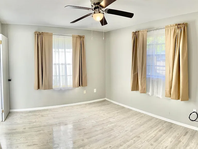 23515 Marshall St — Photo 14