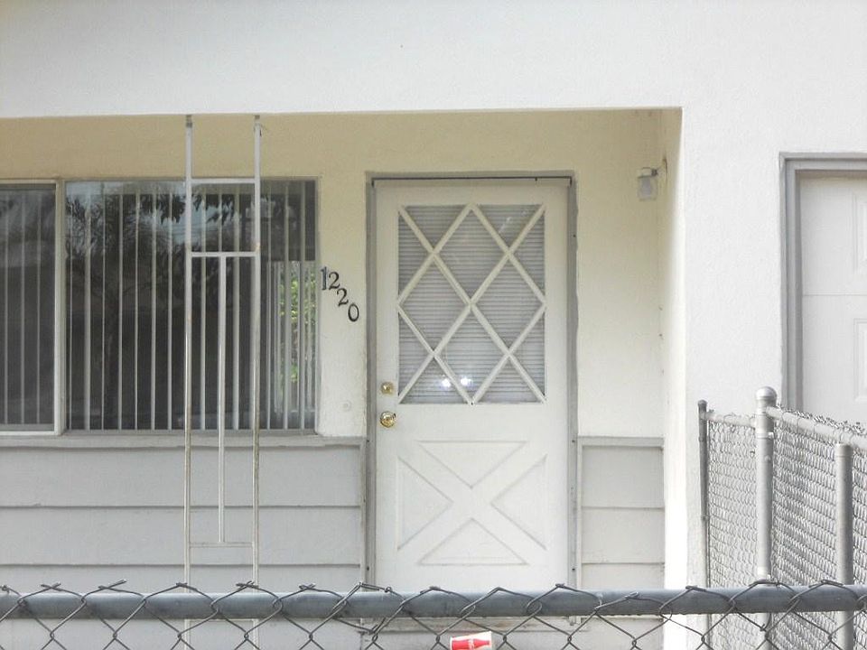 1st image of 1220 E Whittier Ave