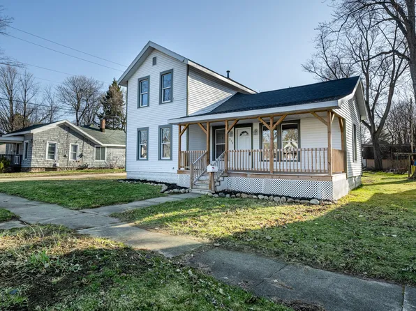 312 McOmber St, Dowagiac, MI 49047