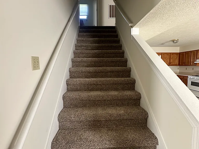 1118 S Woodlawn Ave — Photo 15