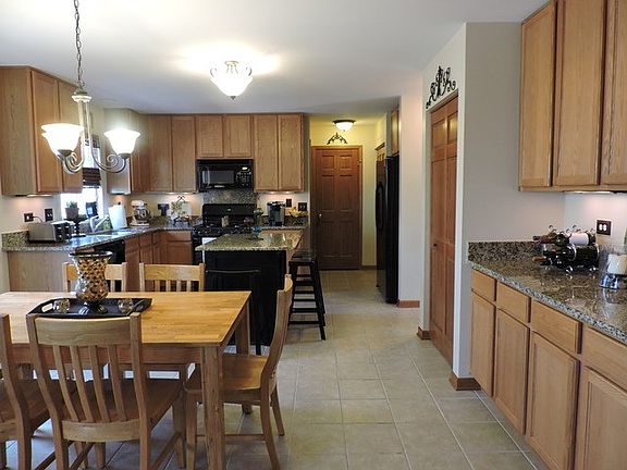3rd image of 392 Horizon Ln