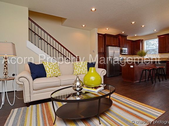 5th image of 128 NE 43rd Ave