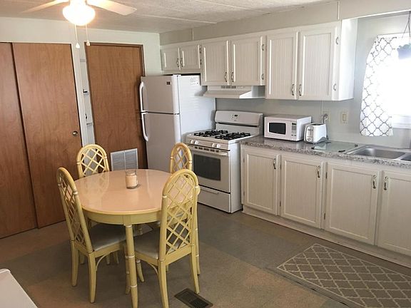 2nd image of 886 Scarlett Ln