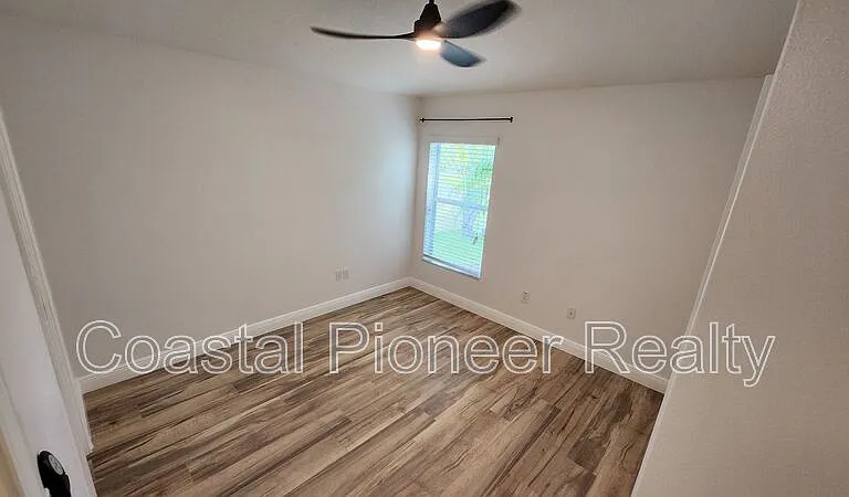 11404 Holmbridge Ln — Photo 41