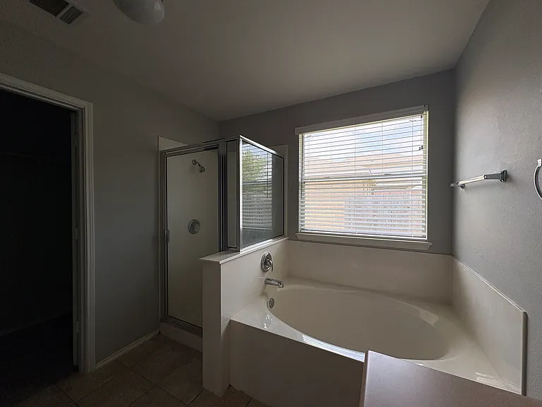 1034 W South St — Photo 15