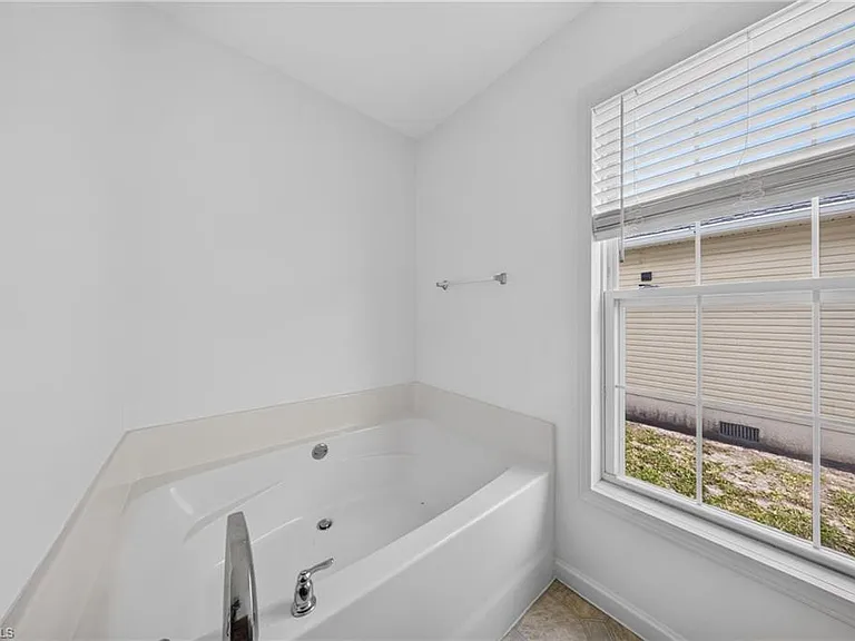 250 Leawood Cir — Photo 31