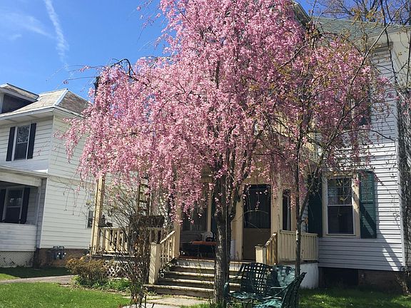 4th image of 54 N Pine Ave #1