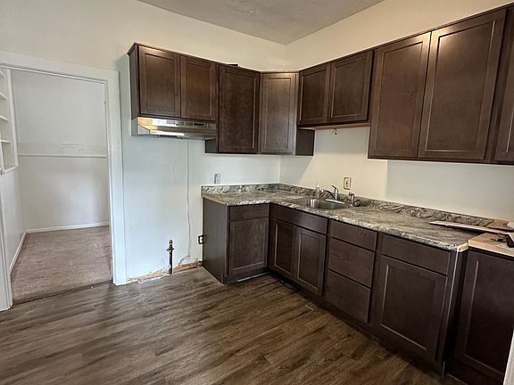 4th image of 1427 Lakeshore Dr #C