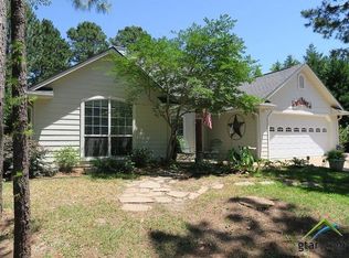 202 Green Meadow Trl, Holly Lake Ranch, TX 75765