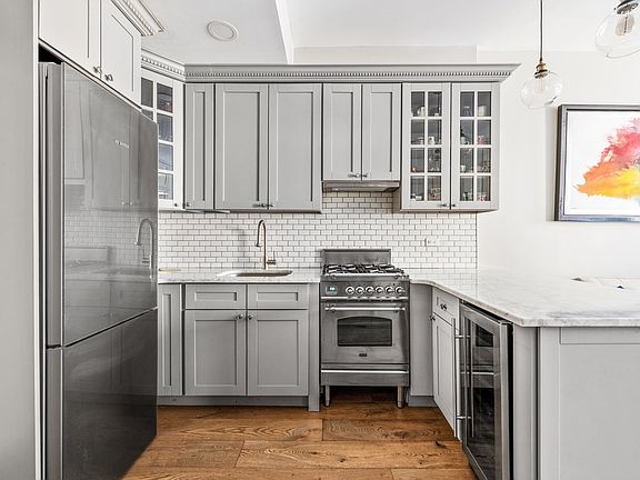 4th image of 215 E 89th St APT 1A
