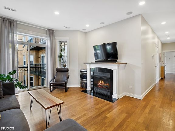 3rd image of 4306 N Saint Louis Ave APT 2d