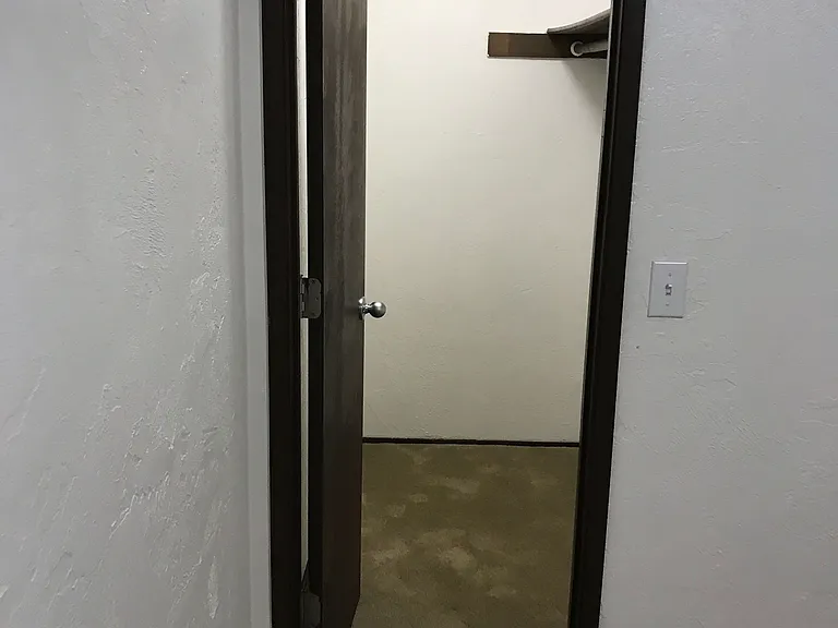 Woodland Park Apartments — Photo 3