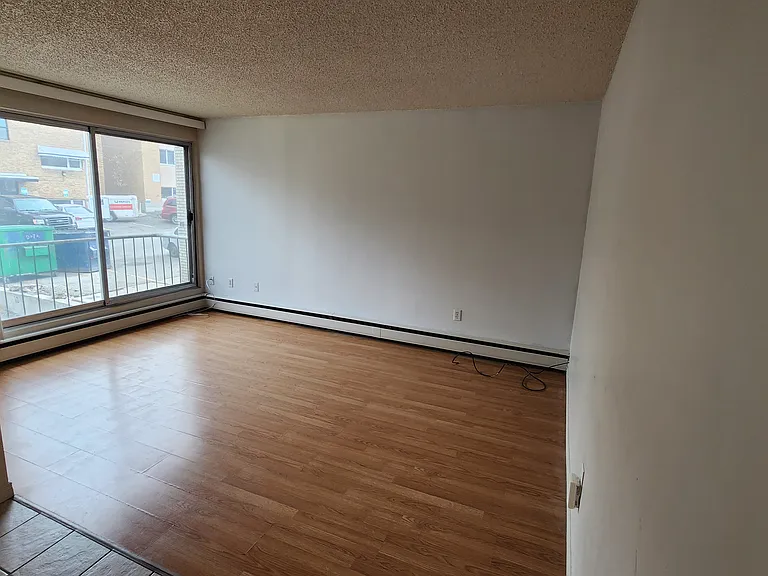1724 10a St SW #204 — Photo 9
