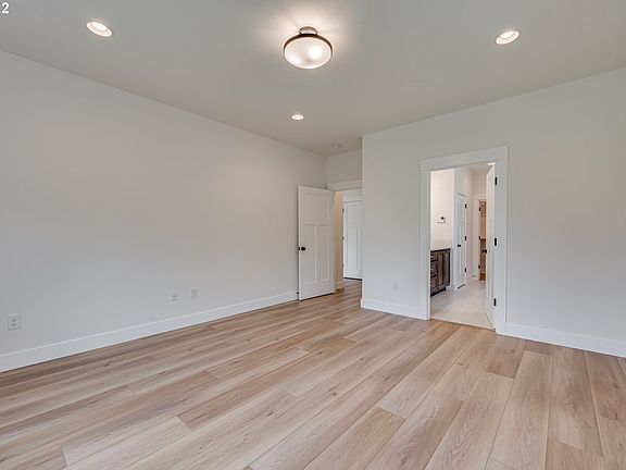 5th image of 11419 NE 12th Ave