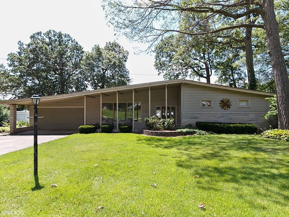1st image of 6 Elmwood Dr