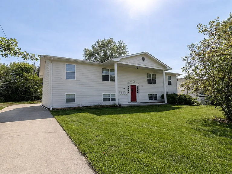 2924 Leeway Dr #B — Photo 1