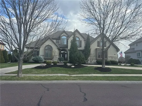 14001 Dearborn St, Overland Park, KS 66223