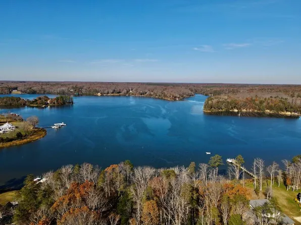 2 Hinton Farm Ln, Heathsville, VA 22473