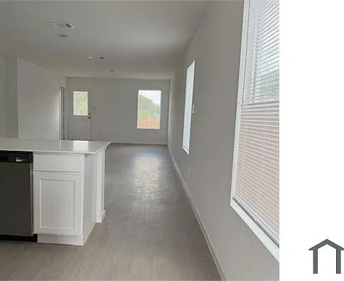 4 bed, 1692 sqft, $1,870 — Photo 2
