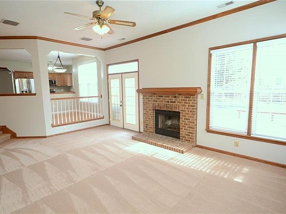 3rd image of 615 Sydenham Blvd