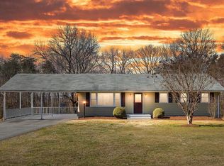 665 Truslow Rd, Fredericksburg, VA 22406