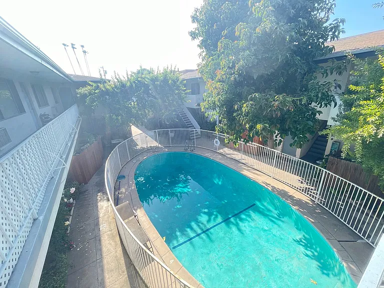 4403 Mammoth Ave — Photo 13
