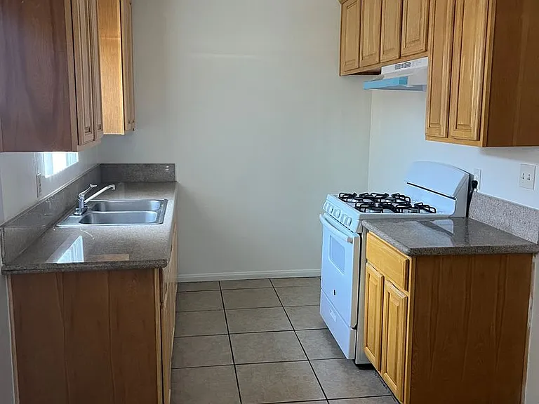 1260 W. Stoneridge Ct. — Photo 7